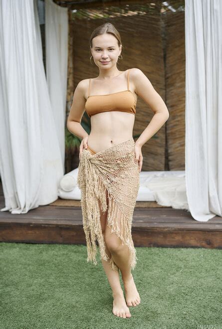 Yenn Cat Photo Pack 1 MetArt Daybed Dream Yenn Cat High 0001 Porn Pic