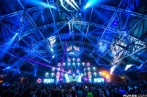 Eye candy: 40+ photos of beautiful EDM festival stage designs ...