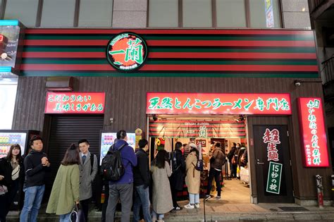 【东京】新宿歌舞伎町一番街：牛郎价格拉客＆美食景点，情色场所走一回 皮皮旅行网