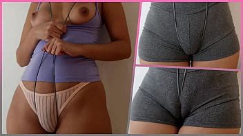 Muschi spielt mit ihrem Paket in Höschen und Shorts Inmymound XVIDEOS