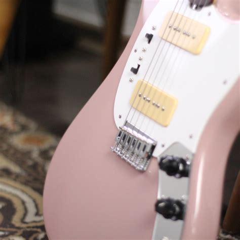 Guitarra Studebaker Mustang Scotsman Pro P Shell Pink Montrealmusicshop