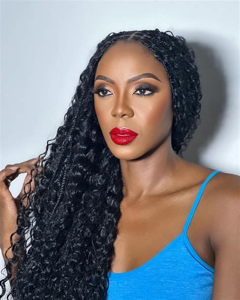 See beauty on. Miss @lonahshawa Beat by @theo_makeup_artist Hair by