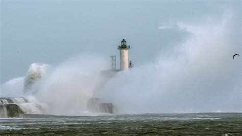 Tempête Aurore des rafales de vent jusqu à 130 km h attendues dans le