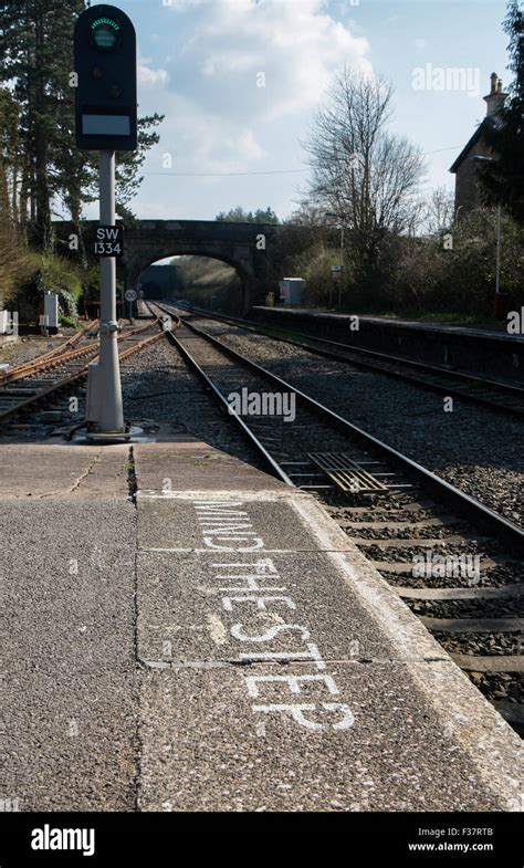 Mind the step train platform sign hi-res stock photography and images ...