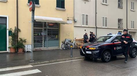 Colpita Da Una Decina Di Colpi La Donna Accoltellata Nel Minimarket Di