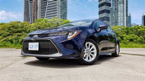 2020 Toyota Corolla XLE Review | Expert Reviews | autotrader.ca