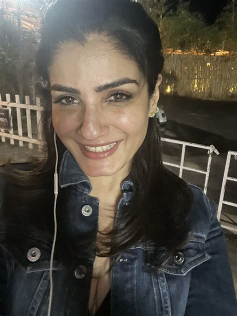 Swalt on Twitter: "Why do all rich people use wired earphones?"