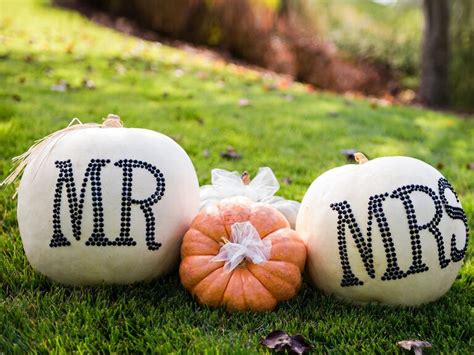 7 Glamorous Ways To Decorate Your Fall Wedding With Pumpkins