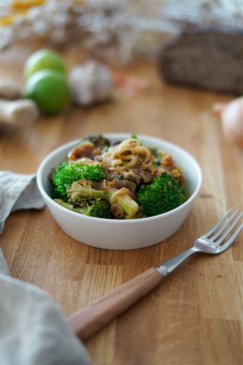 Brocolis sautés aux oignons et au curry Les Pépites de Noisette