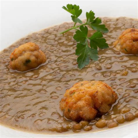 LENTEJAS ALBÓNDIGAS ARROZ CON FIDEOS Y ENSALADA Gato Dumas Barranquilla