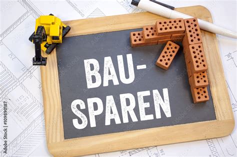 Kreidetafel Mit Ziegelsteinen Bagger Mit Baupl Nen Und Eigenheim