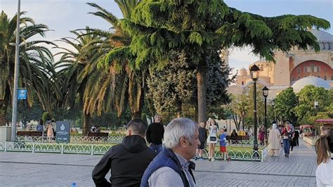 Suatu Sore Di Sultan Ahmed Square Taman Indah Beragam Budaya Dunia