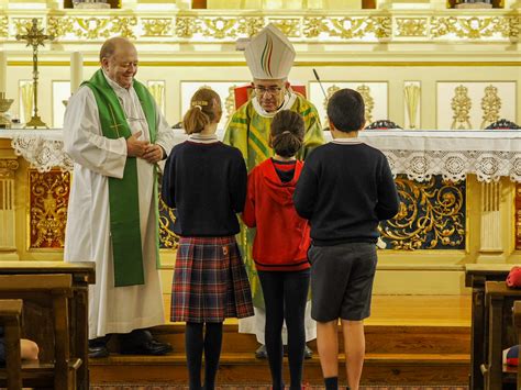 El Arzobispo De Valladolid Visita Cristo Rey Y San Jos