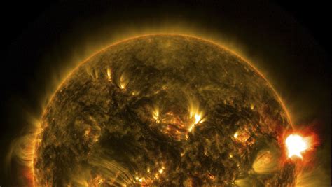 Un Nuage De Plasma Dune éruption Solaire A Couvert La Terre