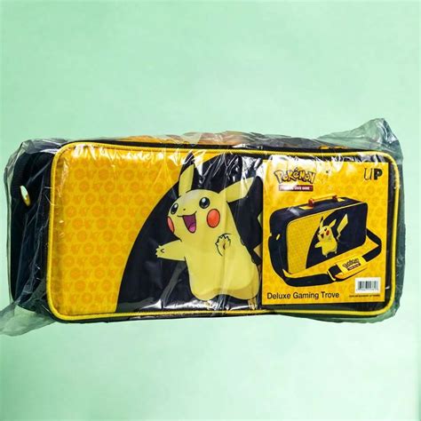 Ultra Pro Pikachu Deluxe Gaming Trove Poke Profes