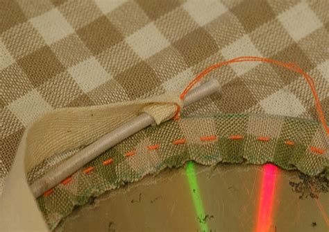 Подставка из старых CD-дисков