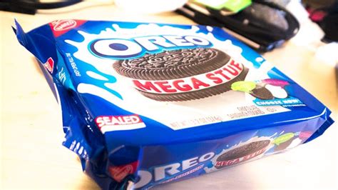 Oreo Mega Stuf Cookies: The Snacktaku Review