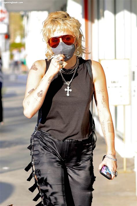 Miley Cyrus Mileycyrus Nude OnlyFans Leaks The Fappening Photo FappeningBook