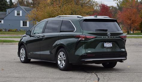 Toyota Sienna Features International Trucks