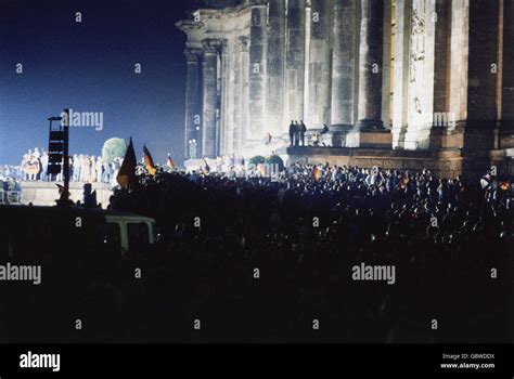 geography / travel, Germany, reunion, celebration, in front of Reichstag, Berlin, 2. - 3.10.1990 ...