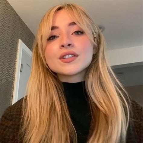 Pin By V On Sabrina Carpenter Sabrina Carpenter Short Hair With