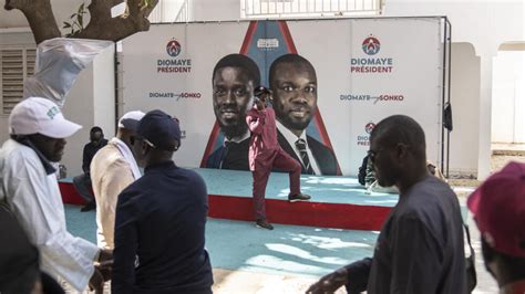 Sénégal les partisans de Bassirou Diomaye Faye savourent la victoire