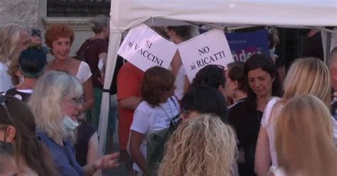 Savona Protesta In Piazza Contro L Obbligo Del Green Pass