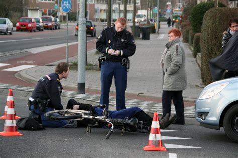 Fietser Aangereden Door Automobilist Op Rotonde Alblasserdamsnieuws Nl