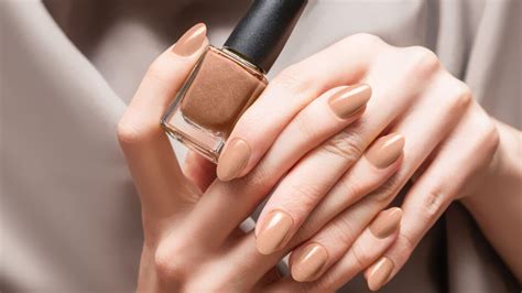 Nagellack Trend Im Sommer Setzen Wir Auf Chocolate Milk Nails