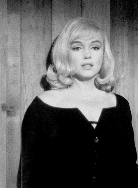 Marilyn Monroe On The Set Of The Misfits 1961 Marilyn Monroe Hair Marilyn Monroe Artwork