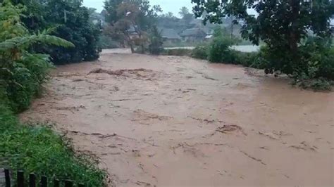 Rumah Terendam Banjir Rumah Rusak Diterjang Longsor Di Lebak