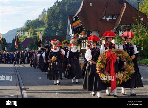 Gutach Schwarzwaldbahn Thanksgiving Parade To The Church Women With