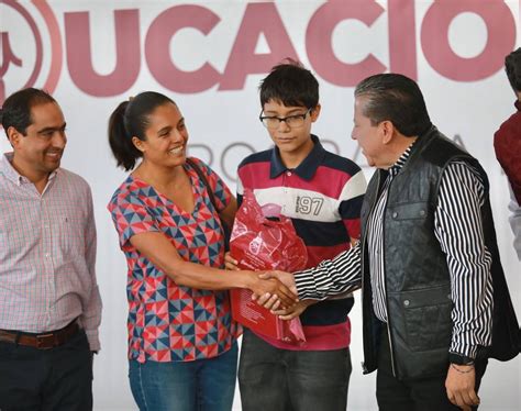 Inicia Entrega Simult Nea De Tiles Escolares Gratuitos Ntr Zacatecas