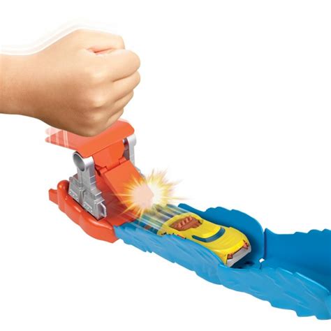 Ігровий набір Порятунок від горили серії Небезпечні створіння Hot Wheels HDR