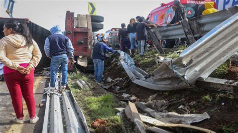 Rapi An Tr Iler Y Mercanc A Tras Volcadura En La Autopista Arco Norte