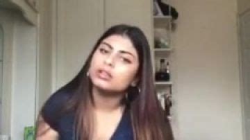 Pakistani Babe Plays Porn