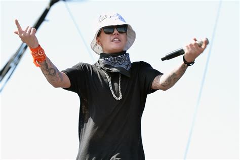 Justin Bieber On Nude Photos I Feel Super Violated Like I Can T Go Outside Naked