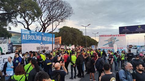 Protesta en Aeroparque por despidos en Aerolíneas Argentinas MDZ Online