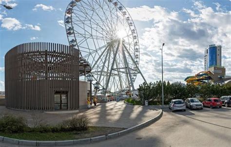 Отделка фасада павильона столбами ДПК - SAVEWOOD
