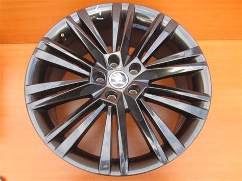 SKODA SUPERB FELGA 8 X 19 ET44 3V0601025 5x112 BF FL8 BJ HA7 Czarna BDB