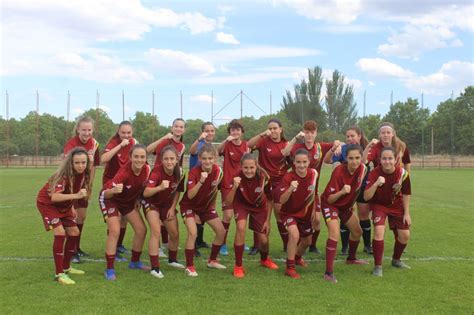 La Selección Riojana femenina de fútbol en la fase plata de los