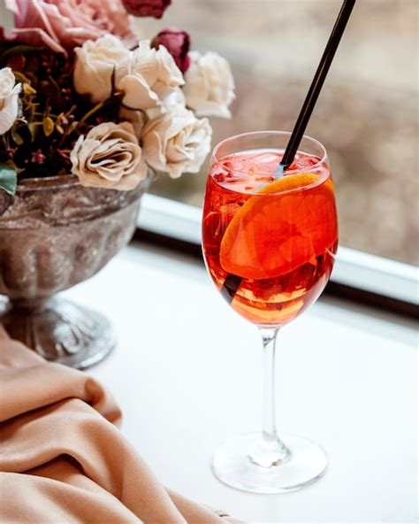 Free Photo A Glass Of Orange Cocktail Garnished With Orange Slice