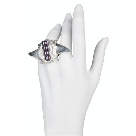 Shark Tooth Pearl Ring Silver