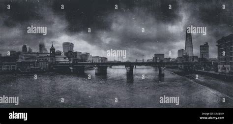 Black and white london skyline hi-res stock photography and images - Alamy