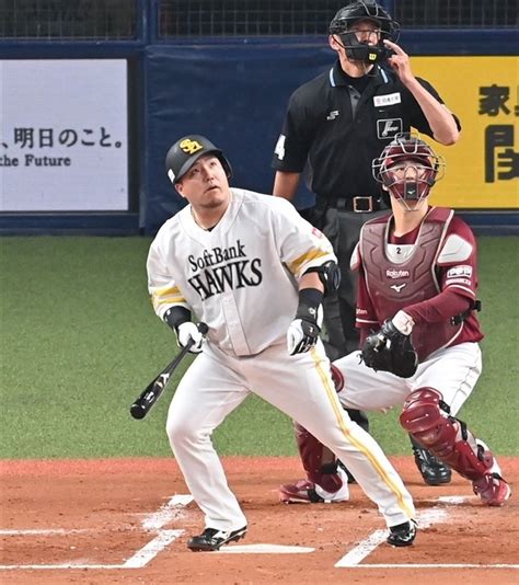 1回1死一、三塁、先制の左越え11号3ランを放つ山川（撮影・永田浩） プロ野球界の“迷信”も吹き飛ばす山川穂高2打席連発 ソフトバンクホークス歴史的ハイペース 写真・画像26