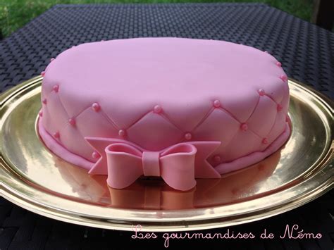 gâteau de princesse rose et effet matelassé en pâte à sucre comment