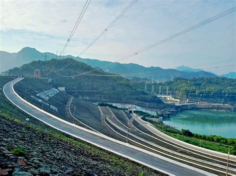 Hoa Binh Dam and Hydropower station | Viet Tracks