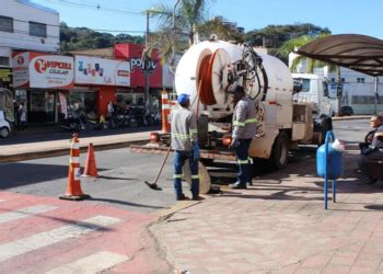 Saae De Itabira Realiza Limpeza Da Rede Coletora De Esgoto