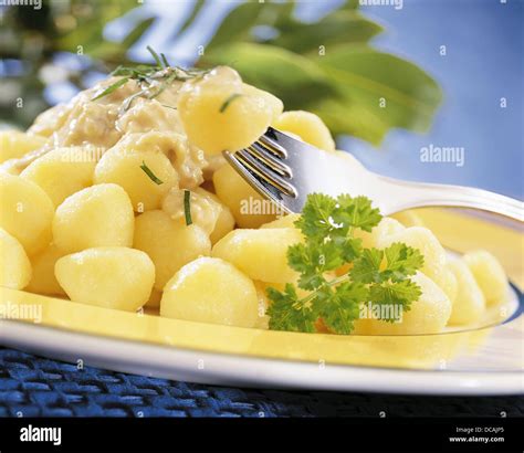 Gnocchi with sauce Stock Photo - Alamy