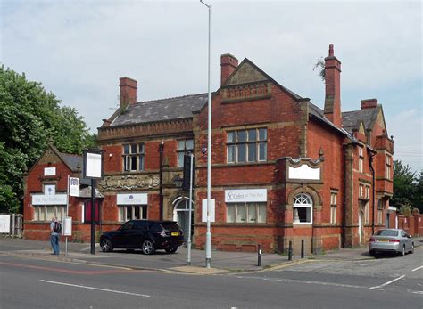 Former Pub Reddish © Stephen Richards Geograph Britain And Ireland